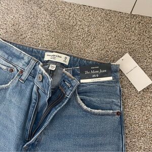 Abercrombie high rise mom Jean